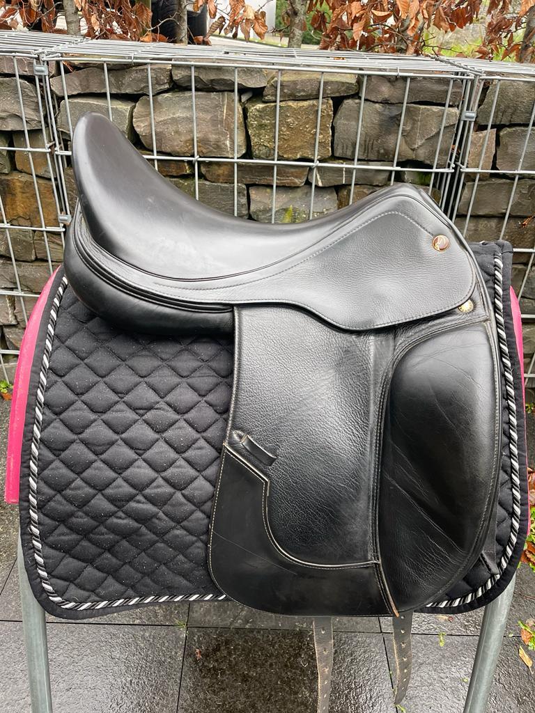 Prestige Leonardo 18" Dressursattel schwarz