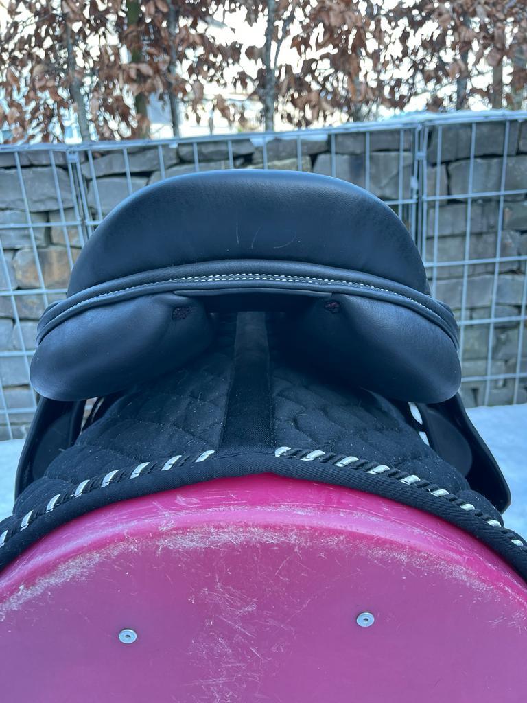 GK Springsattel Schwarz 17,5“ [NEU] - Pferdesattel Shop