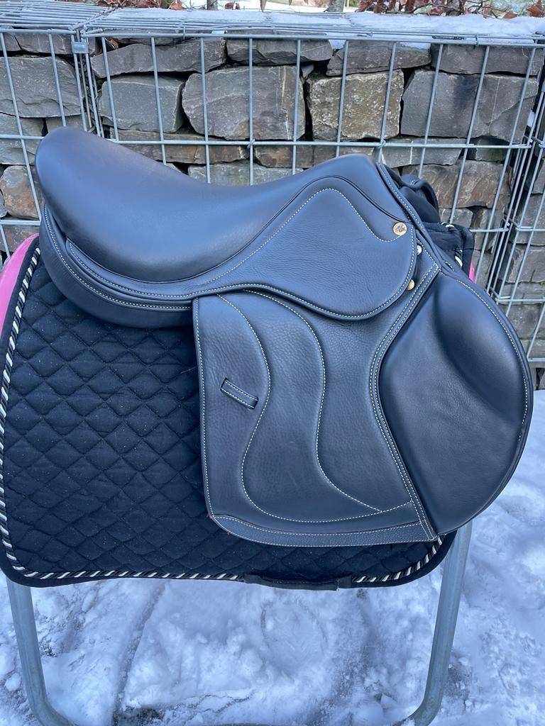 GK Springsattel Schwarz 17,5“ [NEU] - Pferdesattel Shop