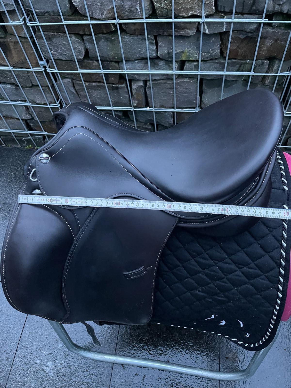 Erreplus Adelinde 17“ Dunkelbraun Dressursattel - Pferdesattel Shop