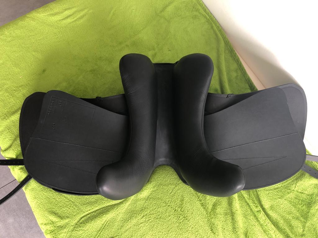 Sommer Somero Classic 17,5" Schwarz Dressursattel [NEU] - Pferdesattel Shop